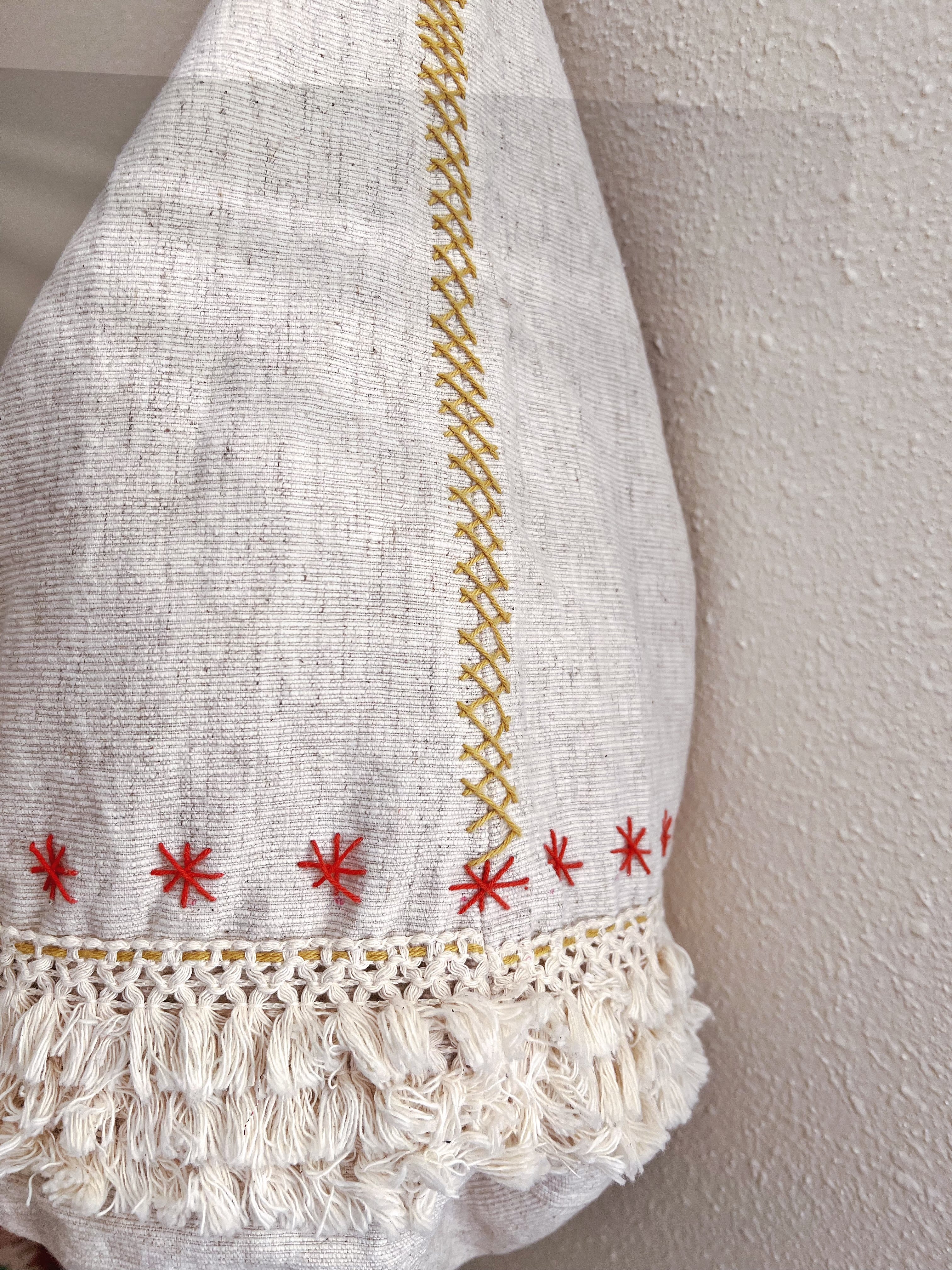 Handmade bag | Small Wristbag | Hand Stitching | Round bag